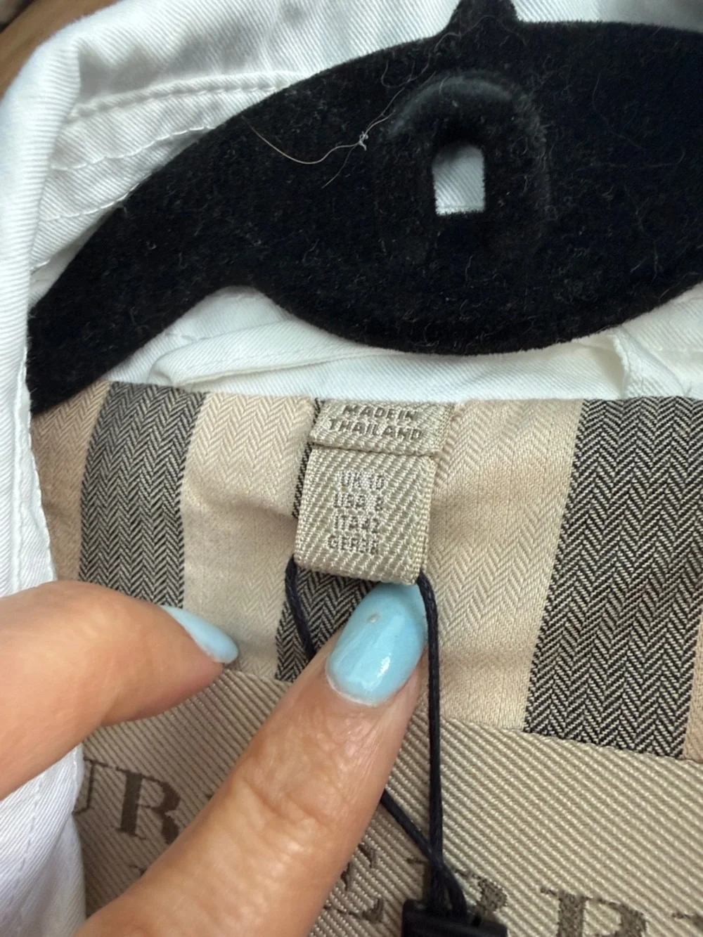 Burberry White Coat with Bronze Logo Button - Picture 4 of 5